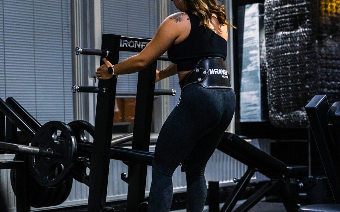 Kuntosalitreeni GYM08 laitteita hyödyntäen